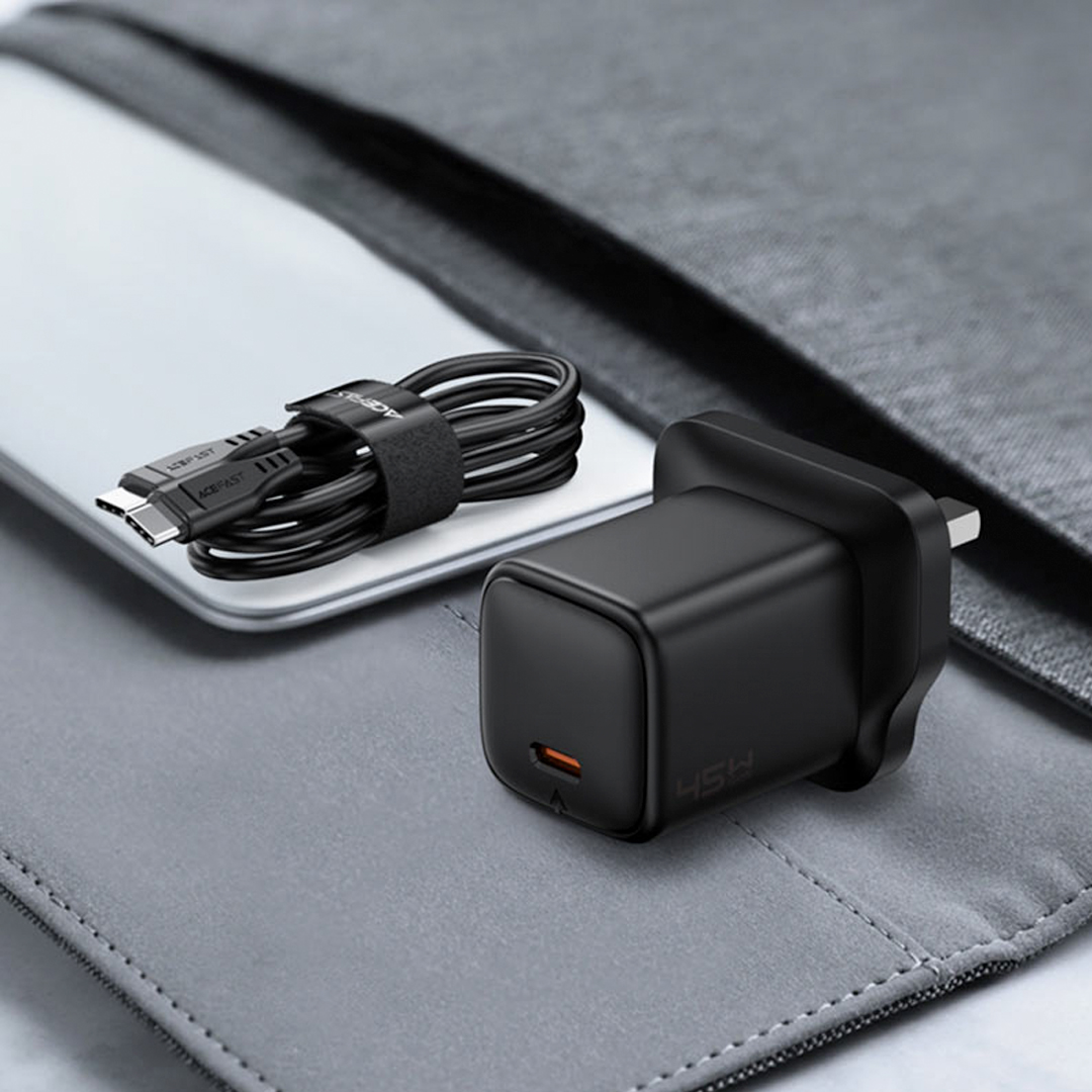 ACEFAST A133 PD45W GaN USB-C Wall Charger black (UK) with C to C Cable - Image 3